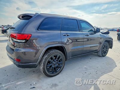 Trzecie zdjęcie samochodu z tyłu: 2020 JEEP GRAND CHEROKEE LAREDO VIN:1C4RJEAG9LC429881 - miniatura