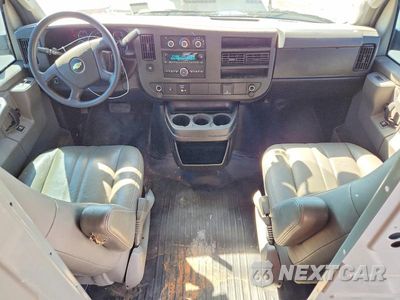 Zdjęcie 8 z 14 samochodu: 2020 CHEVROLET EXPRESS 3500 CARGO DELIVERY VAN VIN:1GCZGHFG0L1276201 - miniatura