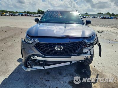Piąte zdjęcie samochodu w środku: 2024 TOYOTA HIGHLANDER XSE VIN:5TDKDRAHXRS529505 - miniatura