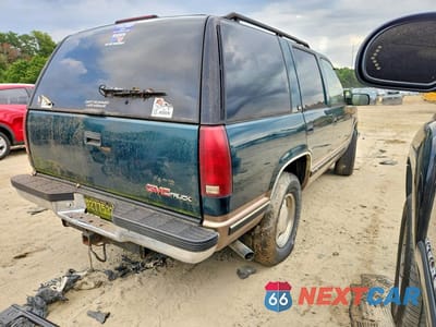 Trzecie zdjęcie samochodu z tyłu: 1996 GMC YUKON VIN:1GKEK13R6TJ734189 - miniatura