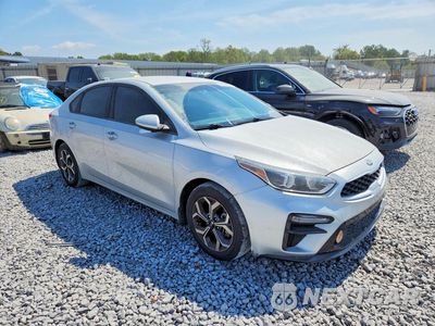 Czwarte zdjęcie samochodu z boku: 2019 KIA FORTE LXS VIN:3KPF24AD8KE122077 - miniatura