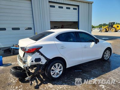 Trzecie zdjęcie samochodu z tyłu: 2020 TOYOTA YARIS L VIN:3MYDLBYV4LY716366 - miniatura