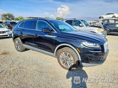 Czwarte zdjęcie samochodu z boku: 2020 LINCOLN NAUTILUS VIN:2LMPJ6J91LBL03514 - miniatura