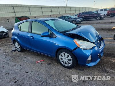 Czwarte zdjęcie samochodu z boku: 2013 TOYOTA PRIUS C TWO VIN:JTDKDTB38D1557096 - miniatura