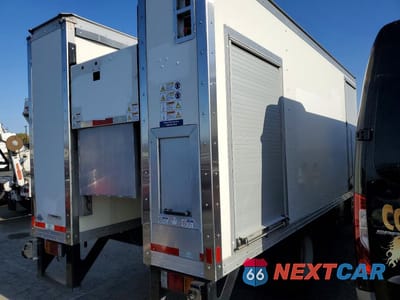 Trzecie zdjęcie samochodu z tyłu: 2020 ISUZU NRR BOX TRUCK VIN:JALE5W163L7302552 - miniatura