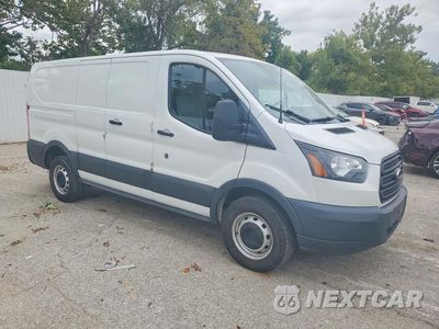 Czwarte zdjęcie samochodu z boku: 2018 FORD TRANSIT T-250 VIN:1FTYR1ZM4JKA25705 - miniatura