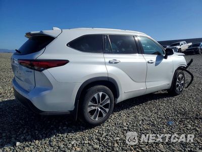 Trzecie zdjęcie samochodu z tyłu: 2022 TOYOTA HIGHLANDER HYBRID XLE VIN:5TDHBRCH0NS549494 - miniatura