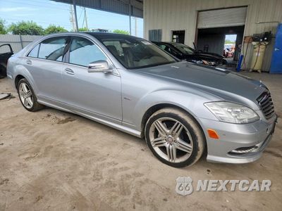 Czwarte zdjęcie samochodu z boku: 2012 MERCEDES-BENZ S 550 4MATIC VIN:WDDNG9EB2CA447644 - miniatura