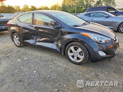 Czwarte zdjęcie samochodu z boku: 2013 HYUNDAI ELANTRA GLS VIN:5NPDH4AE8DH259128 - miniatura