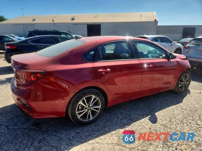Trzecie zdjęcie samochodu z tyłu: 2023 KIA FORTE LXS VIN:3KPF24AD9PE596997 - miniatura