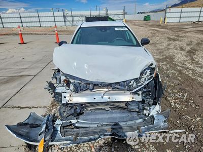 Piąte zdjęcie samochodu w środku: 2022 TOYOTA CAMRY LE VIN:4T1C11AK8NU684730 - miniatura