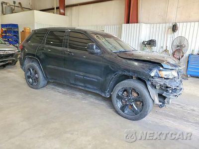 Czwarte zdjęcie samochodu z boku: 2018 JEEP GRAND CHEROKEE LAREDO VIN:1C4RJFAG4JC180411 - miniatura