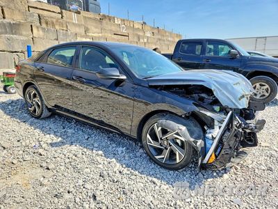 Czwarte zdjęcie samochodu z boku: 2025 HYUNDAI ELANTRA SEL SPORT VIN:KMHLM4DG8SU974705 - miniatura