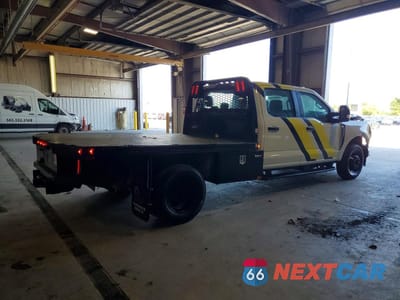 Trzecie zdjęcie samochodu z tyłu: 2025 FORD F350 SUPER DUTY VIN:1FD8W3HT4SEC33236 - miniatura