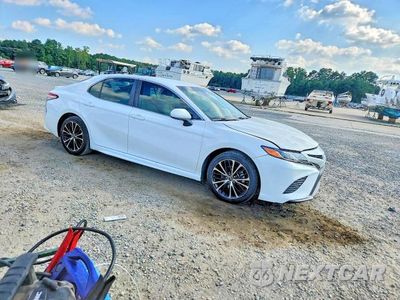 Czwarte zdjęcie samochodu z boku: 2018 TOYOTA CAMRY SE VIN:4T1B11HK3JU661822 - miniatura