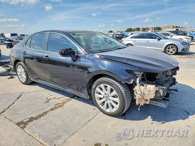 Czwarte zdjęcie samochodu z boku: 2020 TOYOTA CAMRY LE VIN:4T1C11AK8LU399748 - miniatura