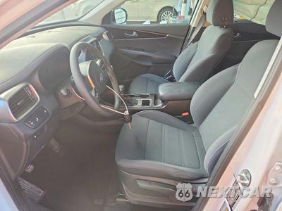 Zdjęcie 7 z 13 samochodu: 2019 KIA SORENTO LX VIN:5XYPG4A36KG499524 - miniatura