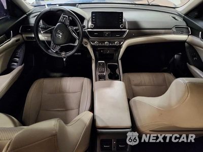 Zdjęcie 8 z 12 samochodu: 2018 HONDA ACCORD TOURING VIN:1HGCV2F90JA006703 - miniatura