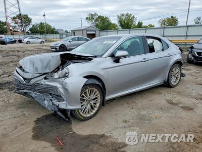 2018 TOYOTA CAMRY XLE 4T1B11HK0JU053742 - główne zdjęcie licytacji z USA - miniatura