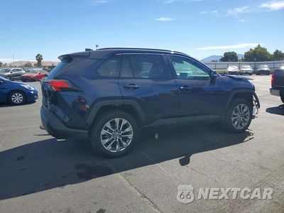 Trzecie zdjęcie samochodu z tyłu: 2025 TOYOTA RAV4 LE AWD VIN:2T3A1RFV9SW567475 - miniatura