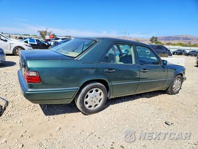 Trzecie zdjęcie samochodu z tyłu: 1995 MERCEDES-BENZ E 300D VIN:WDBEB31E0SC268106 - miniatura
