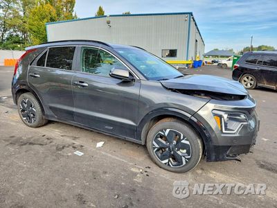Czwarte zdjęcie samochodu z boku: 2024 KIA NIRO WIND VIN:KNDCR3L17R5114568 - miniatura