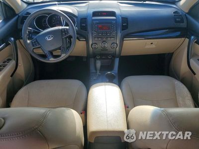 Zdjęcie 8 z 13 samochodu: 2013 KIA SORENTO LX VIN:5XYKTDA63DG424136 - miniatura