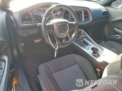 Zdjęcie 8 z 12 samochodu: 2017 DODGE CHALLENGER SXT VIN:2C3CDZAG9HH669266 - miniatura