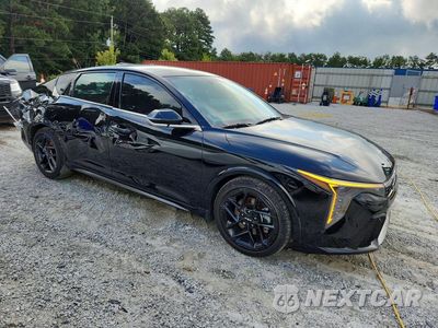 Czwarte zdjęcie samochodu z boku: 2025 KIA K4 GT-LINE TURBO VIN:3KPFW4DC6SE190904 - miniatura