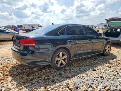 Trzecie zdjęcie samochodu z tyłu: 2013 VOLKSWAGEN PASSAT SE VIN:1VWBP7A3XDC075991 - miniatura