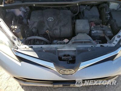 Zdjęcie 12 z 13 samochodu: 2018 TOYOTA SIENNA LE VIN:5TDKZ3DC7JS955185 - miniatura