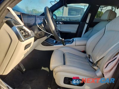Zdjęcie 7 z 13 samochodu: 2025 BMW X7 M60I VIN:5UX33EM06S9Y31091 - miniatura
