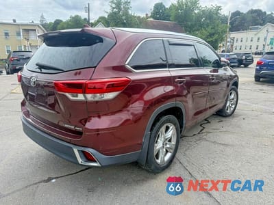 Trzecie zdjęcie samochodu z tyłu: 2019 TOYOTA HIGHLANDER LIMITED VIN:5TDDZRFH6KS926332 - miniatura