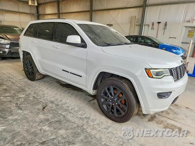 Czwarte zdjęcie samochodu z boku: 2020 JEEP GRAND CHEROKEE LAREDO VIN:1C4RJFAG8LC362809 - miniatura