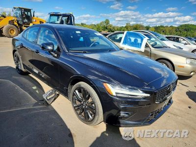 Czwarte zdjęcie samochodu z boku: 2023 VOLVO S60 PLUS VIN:7JRL12FT7PG231696 - miniatura