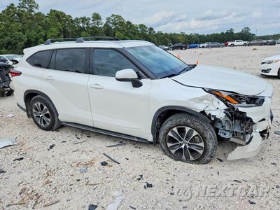 Czwarte zdjęcie samochodu z boku: 2021 TOYOTA HIGHLANDER XLE VIN:5TDGZRAH7MS059188 - miniatura