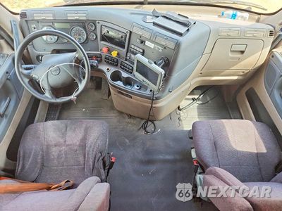 Zdjęcie 8 z 14 samochodu: 2018 FREIGHTLINER CASCADIA 125 SEMI TRUCK VIN:3AKJGLDR6JDJK3975 - miniatura