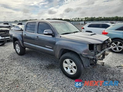 Czwarte zdjęcie samochodu z boku: 2013 TOYOTA TACOMA DOUBLE CAB PRERUNNER VIN:3TMJU4GN6DM148853 - miniatura