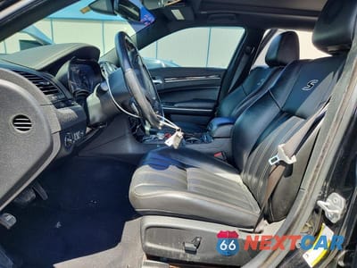 Zdjęcie 7 z 12 samochodu: 2019 CHRYSLER 300 S VIN:2C3CCABG6KH548432 - miniatura