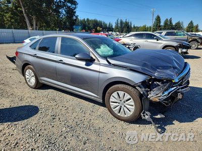 Czwarte zdjęcie samochodu z boku: 2019 VOLKSWAGEN JETTA S VIN:3VWC57BU2KM214685 - miniatura