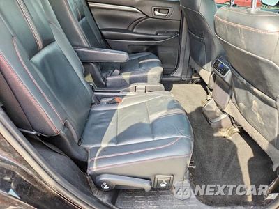 Zdjęcie 10 z 13 samochodu: 2019 TOYOTA HIGHLANDER SE VIN:5TDKZRFH5KS325274 - miniatura