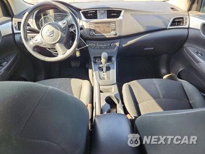 Zdjęcie 8 z 12 samochodu: 2018 NISSAN SENTRA S VIN:3N1AB7AP8JY335312 - miniatura