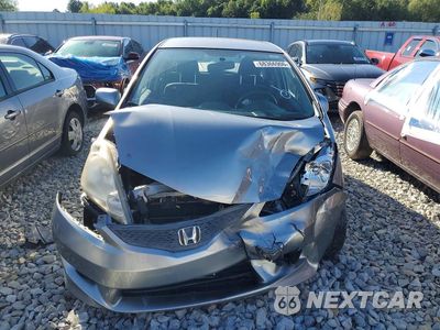 Piąte zdjęcie samochodu w środku: 2010 HONDA FIT SPORT VIN:JHMGE8H44AC011359 - miniatura