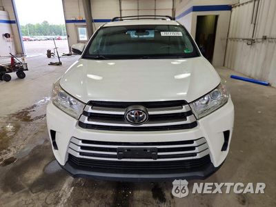 Piąte zdjęcie samochodu w środku: 2019 TOYOTA HIGHLANDER LE VIN:5TDBZRFH0KS707986 - miniatura