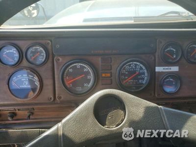 Zdjęcie 9 z 13 samochodu: 1999 FREIGHTLINER CONVENTIONAL FLD112 TANK TRUCK VIN:1FUY3EDB4XLB43105 - miniatura