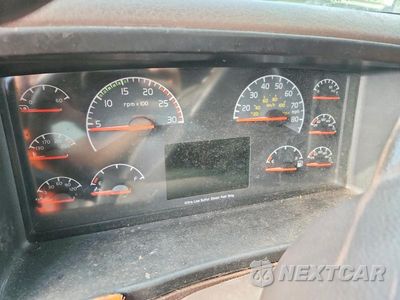 Zdjęcie 9 z 13 samochodu: 2017 VOLVO VN VNL VIN:4V4NC9EJ0HN973076 - miniatura