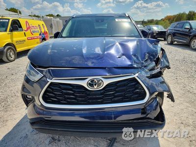 Piąte zdjęcie samochodu w środku: 2021 TOYOTA HIGHLANDER XLE VIN:5TDGZRAH8MS069745 - miniatura