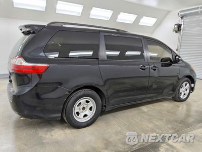 Trzecie zdjęcie samochodu z tyłu: 2015 TOYOTA SIENNA LE VIN:5TDKK3DC4FS680788 - miniatura