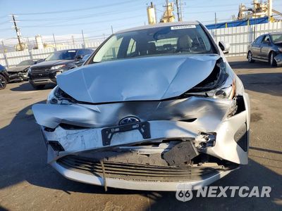 Piąte zdjęcie samochodu w środku: 2017 TOYOTA PRIUS TWO VIN:JTDKBRFU7H3046730 - miniatura