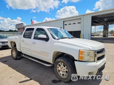 Czwarte zdjęcie samochodu z boku: 2007 CHEVROLET SILVERADO C1500 CREW CAB VIN:3GCEC13JX7G526830 - miniatura